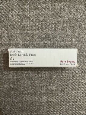 New Rare Beauty Soft Pinch Blush Liquide Frais - Joy (soft peach accents)